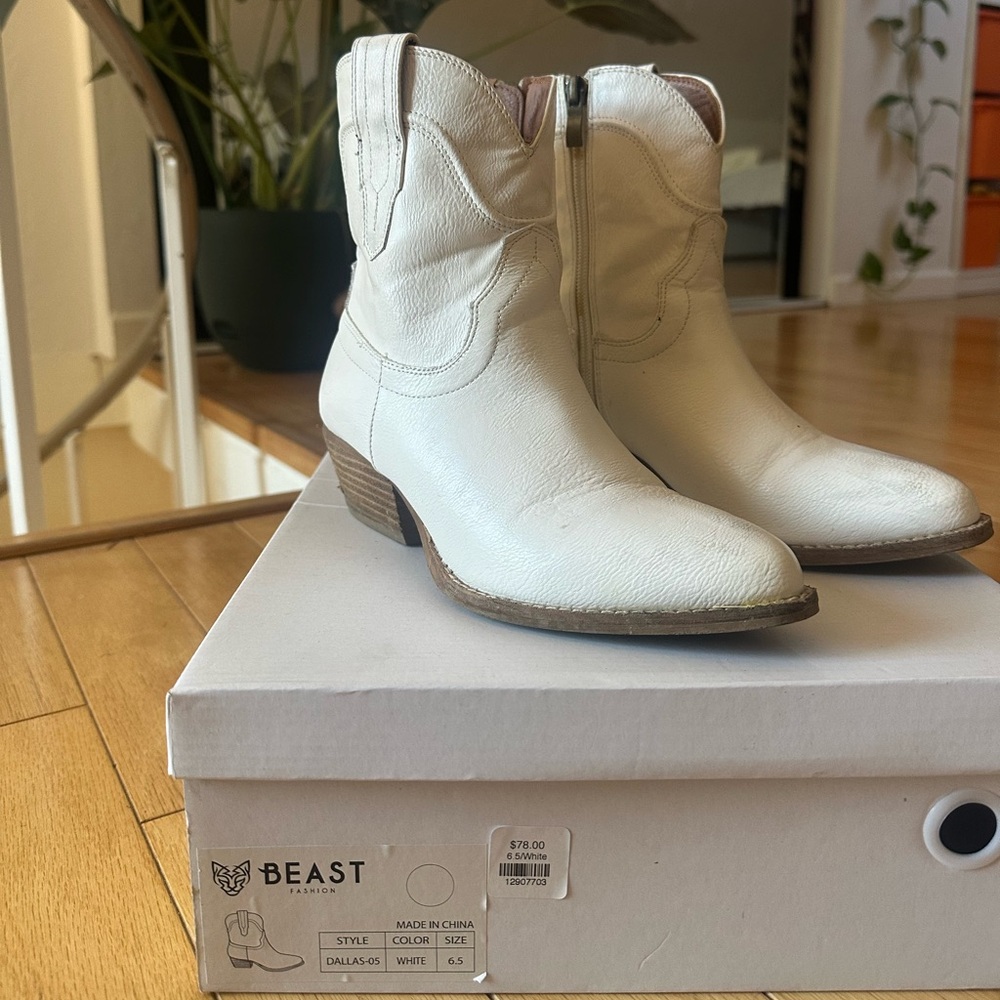 Beast White Leather Ankle Boots